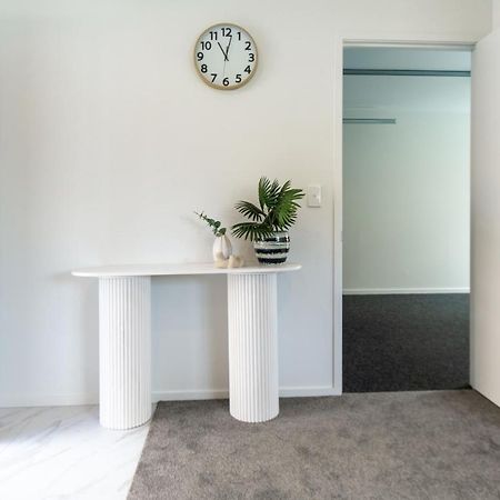 Riccarton 2 Bed 1 Bath W/Garage Apartment Крайстчърч Екстериор снимка