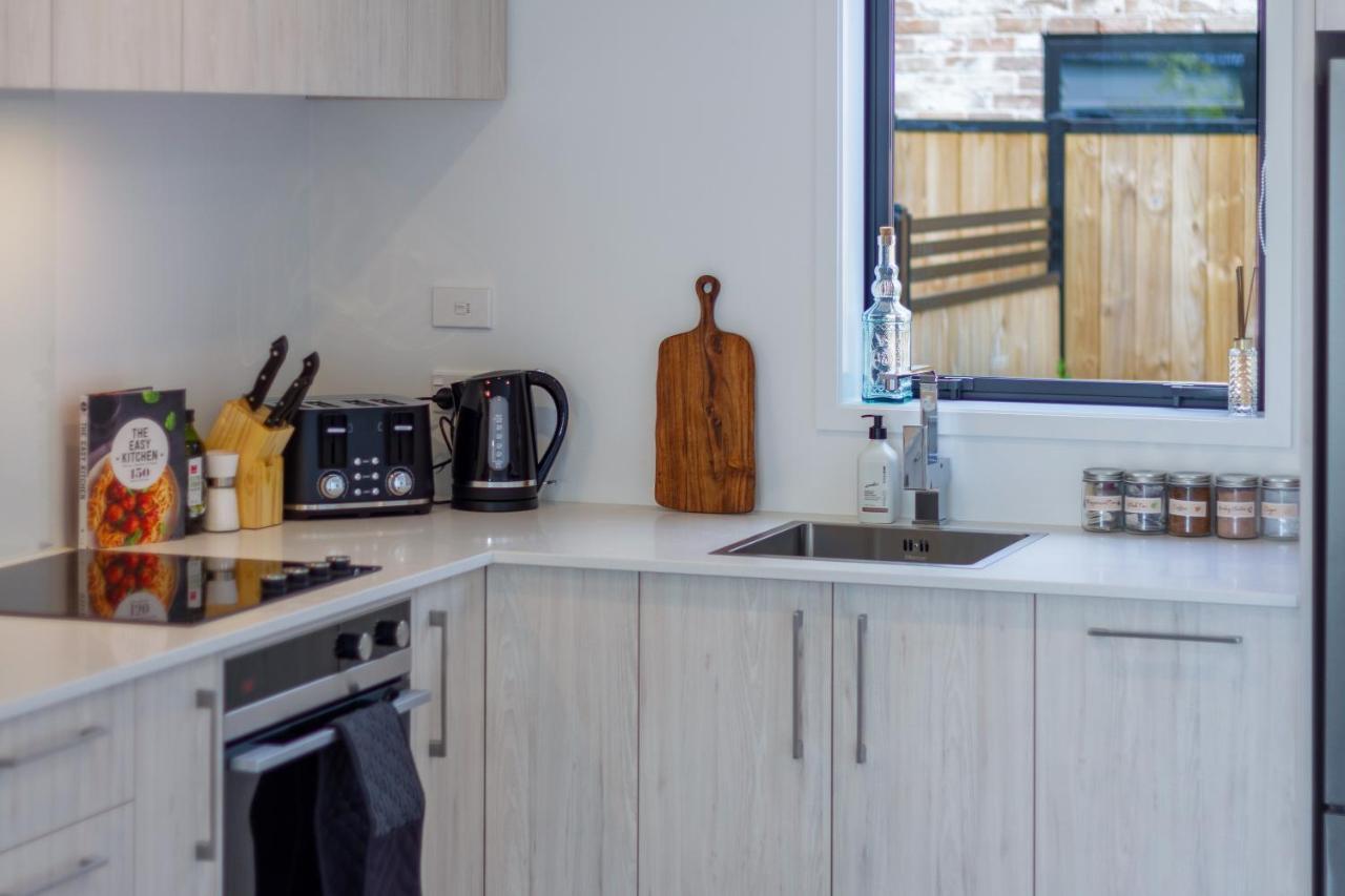Riccarton 2 Bed 1 Bath W/Garage Apartment Крайстчърч Екстериор снимка